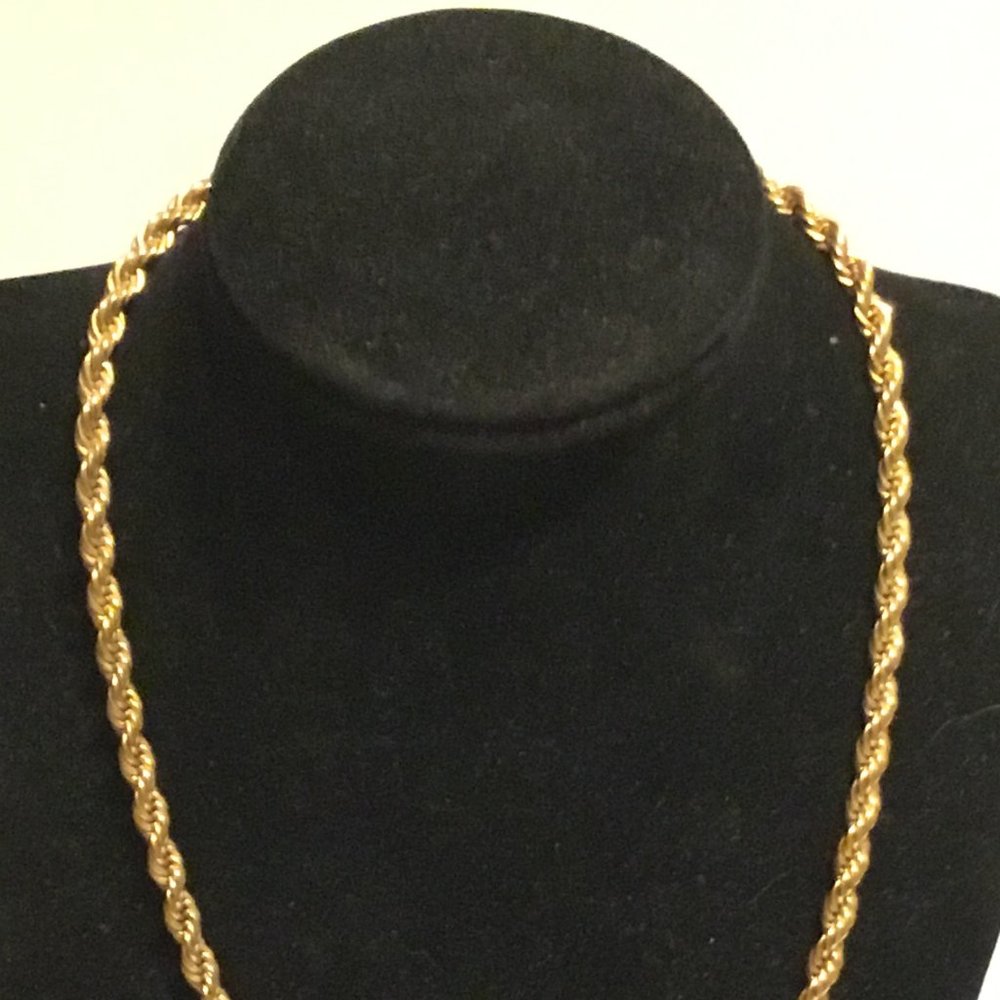 Lovely & thick Monet gold tone necklace - Picture 2 of 6